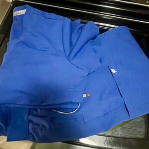 Medium royal blue fabletics scrubs
